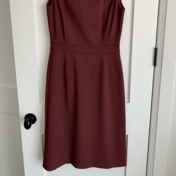 Knee length shoulder-less pink burgundy dress - Picture 2 of 3